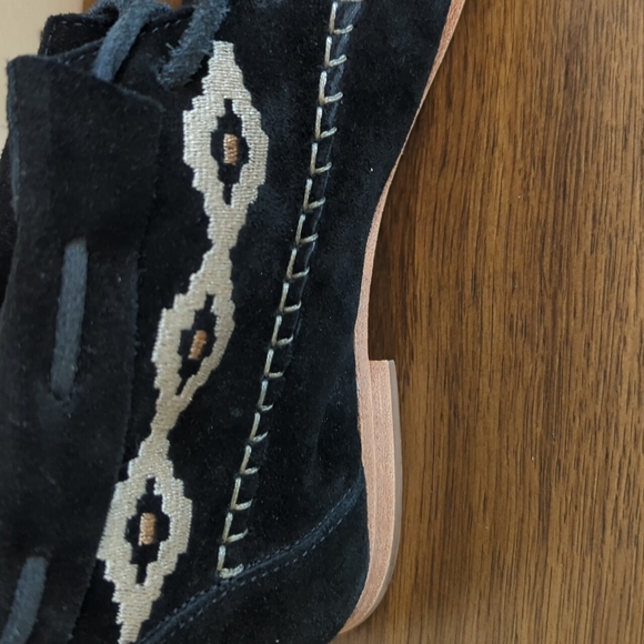 Soludos Black Suede Embroidered Moccasin Tassel Ankle Booties - Picture 10 of 16